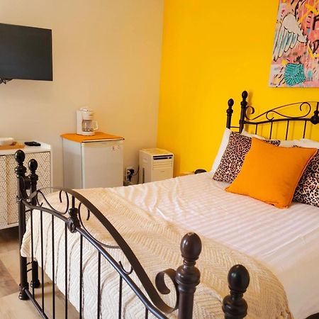 Motel Abricafe Стонгем Екстер'єр фото